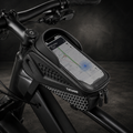 Support smartphone vélo électrique étanche avec téléphone affichant une application de navigation GPS pendant le trajet.